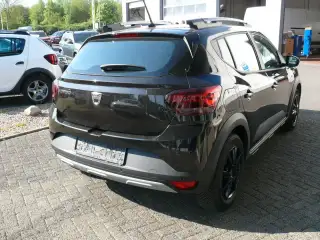 Vehicle image thumbnail, number 7