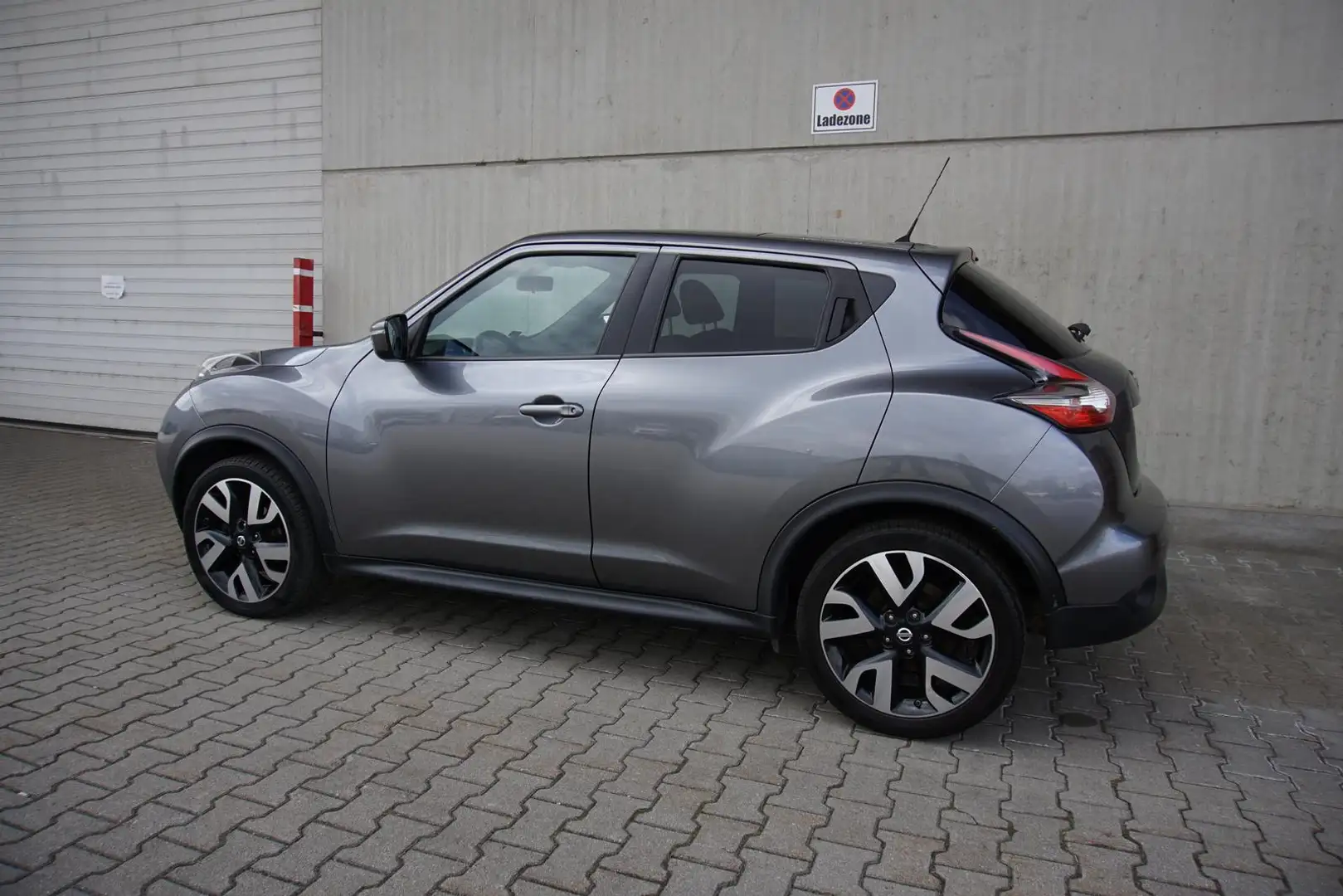 Vehicle image, number 6