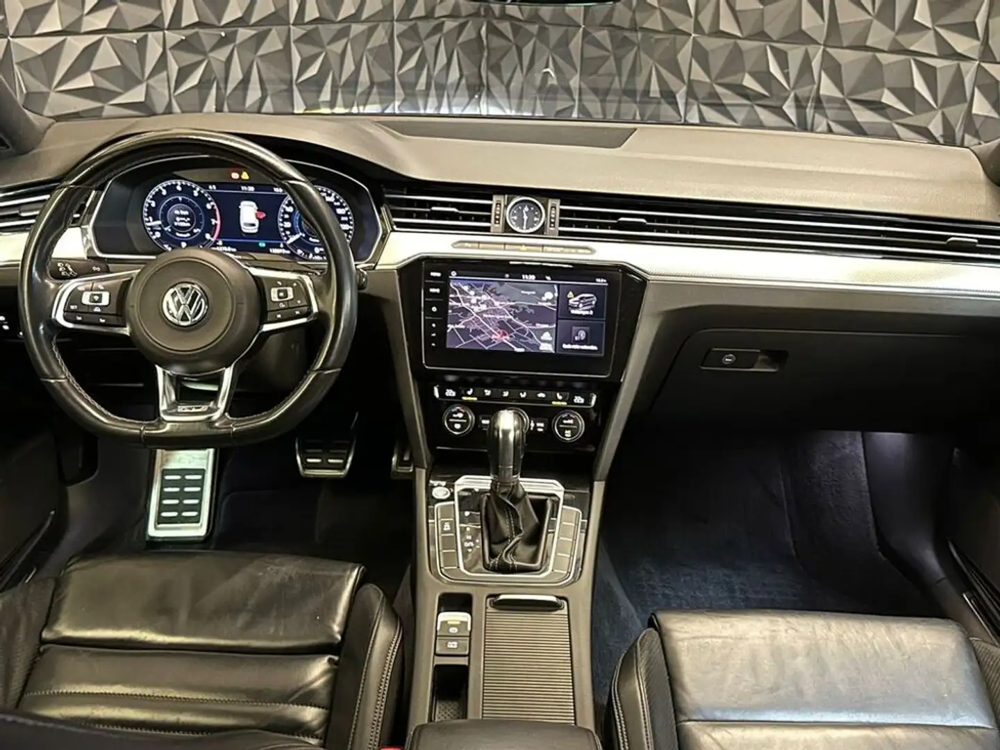 Vehicle image, number 10