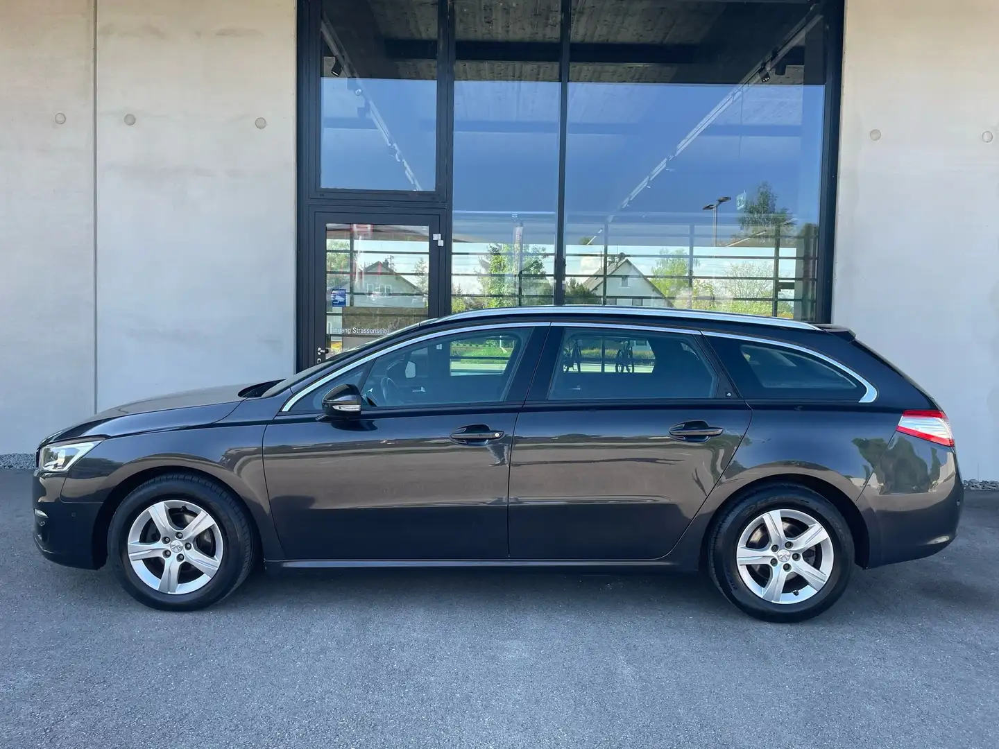 Vehicle image, number 8