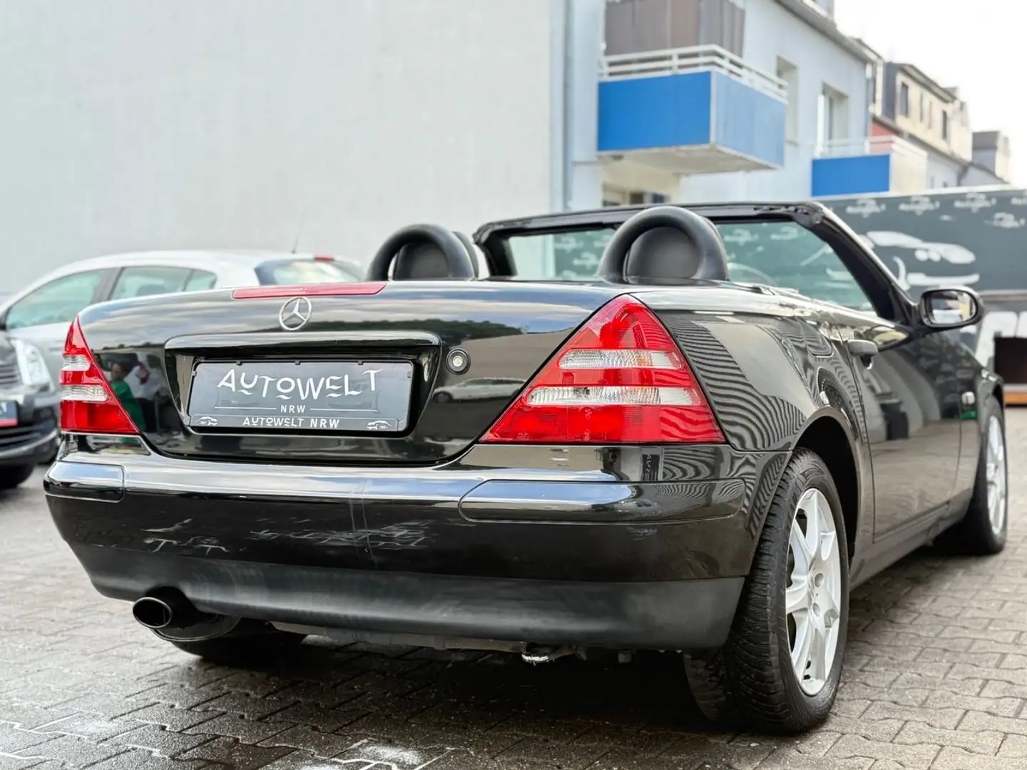 Vehicle image, number 11