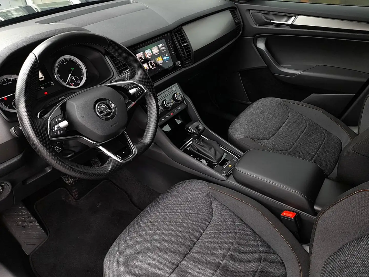 Vehicle image, number 9