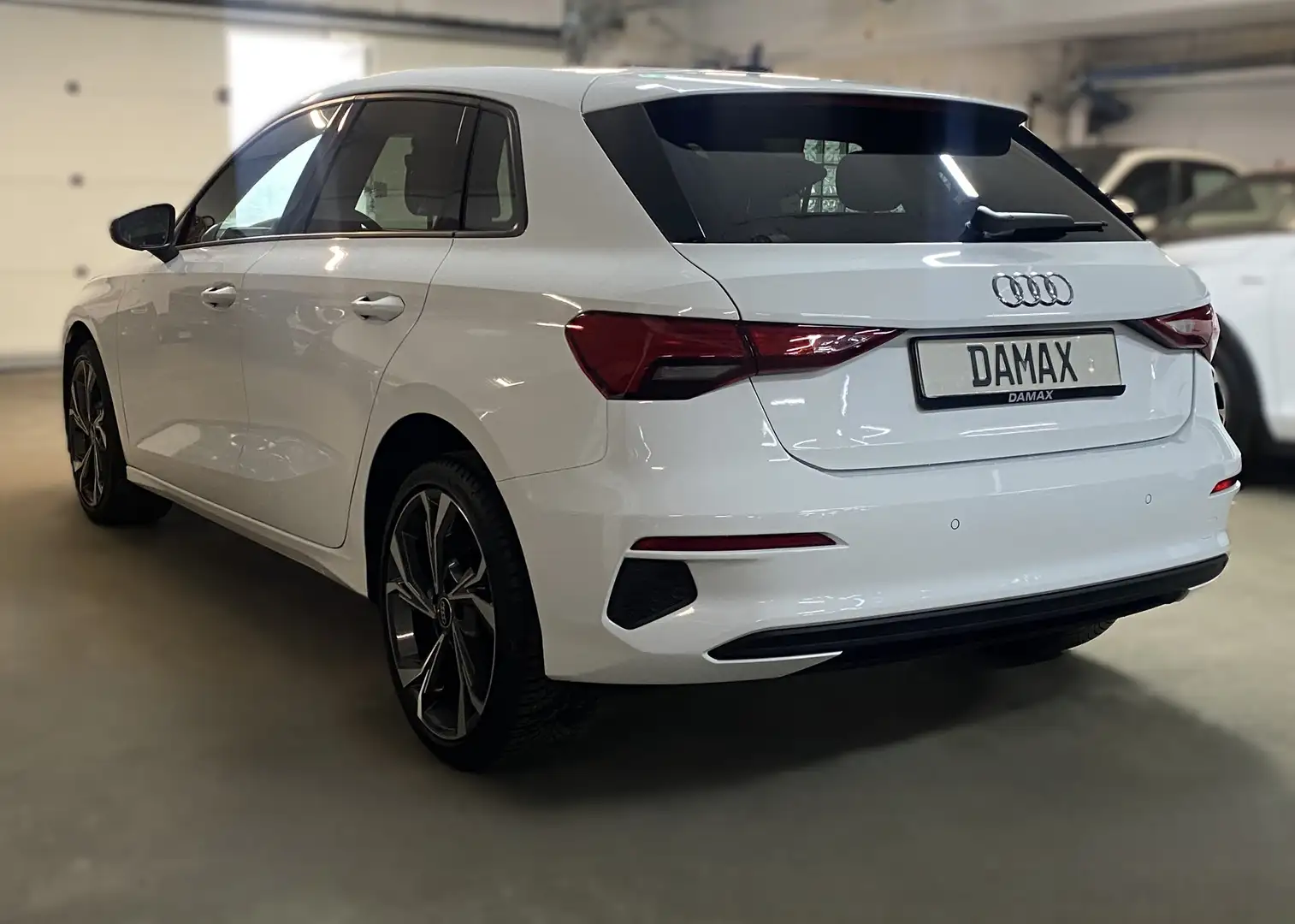 Vehicle image, number 4