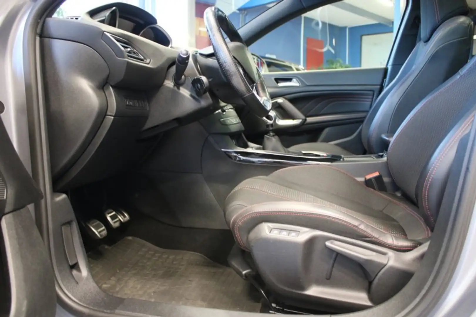 Vehicle image, number 9