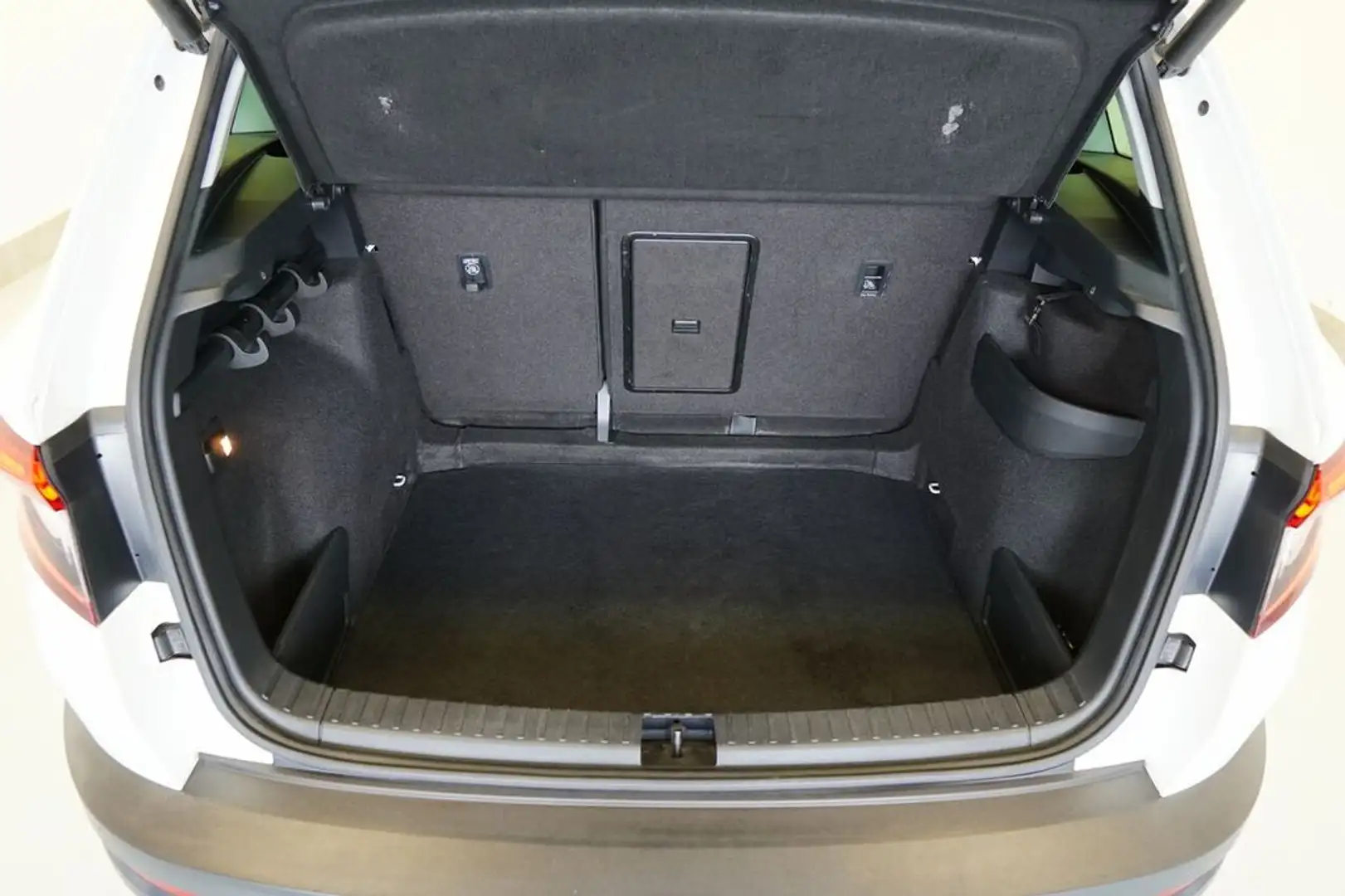 Vehicle image, number 17