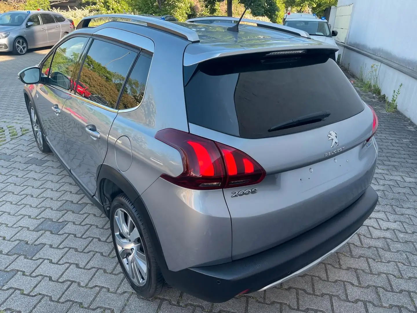 Vehicle image, number 8