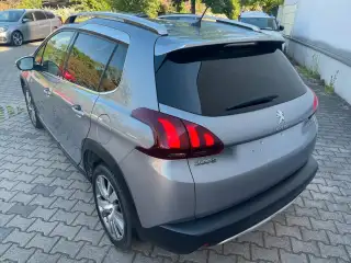 Vehicle image thumbnail, number 8
