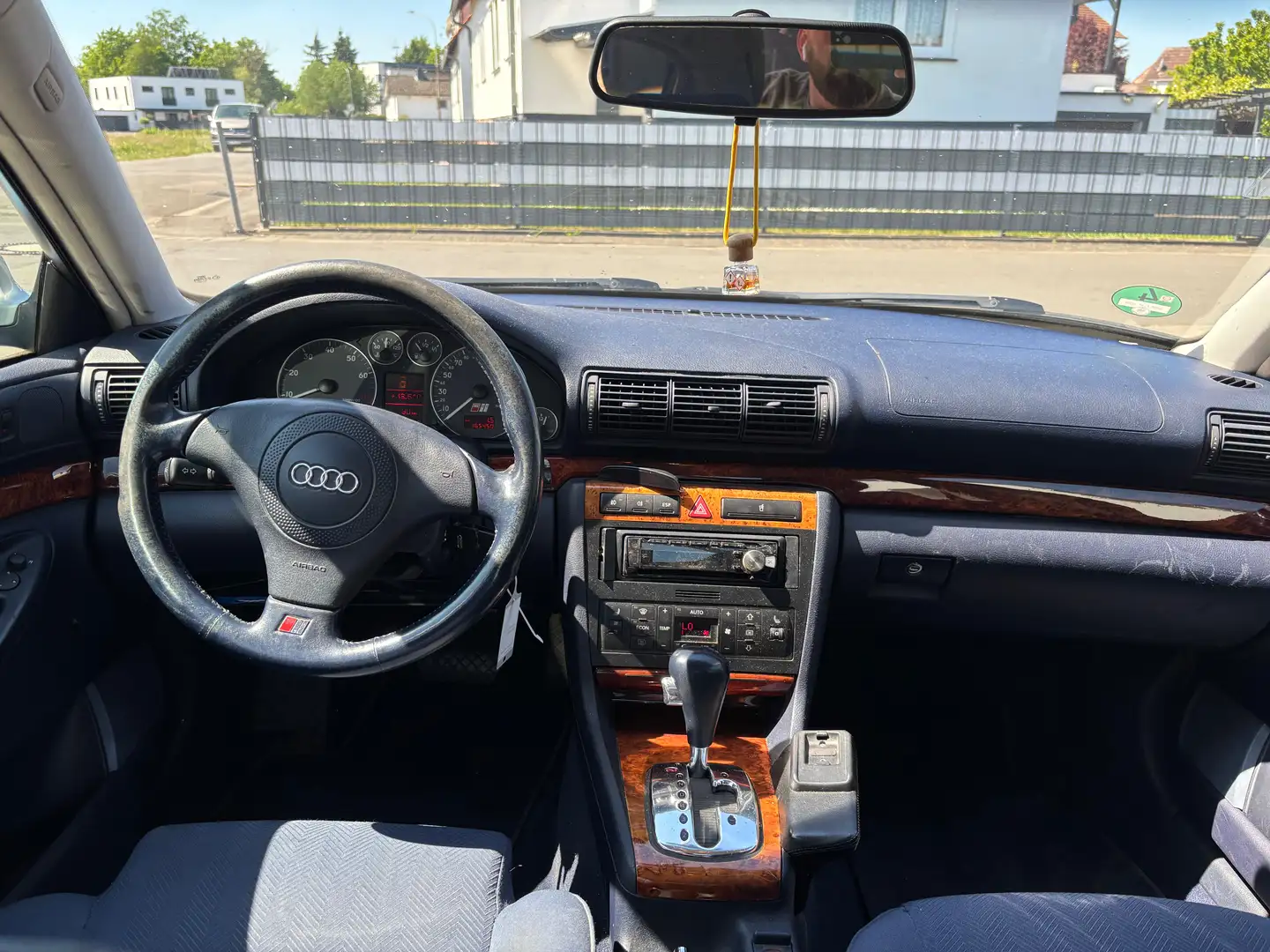 Vehicle image, number 8