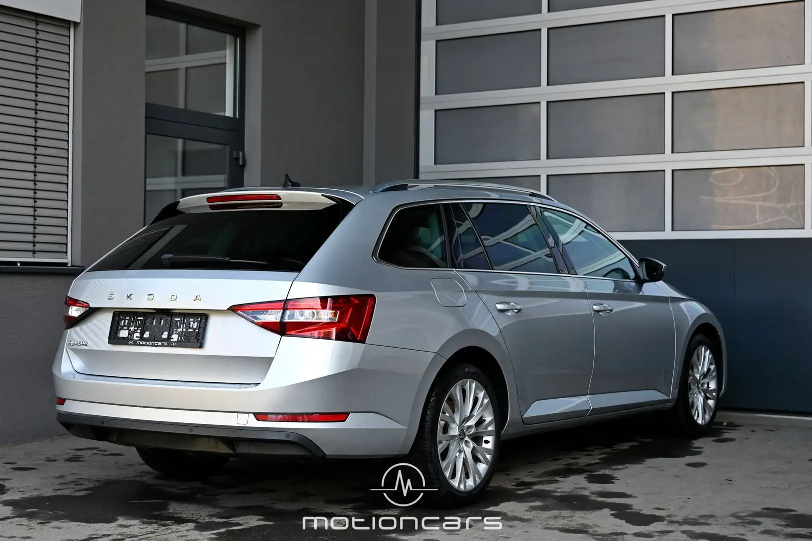 Vehicle image, number 2