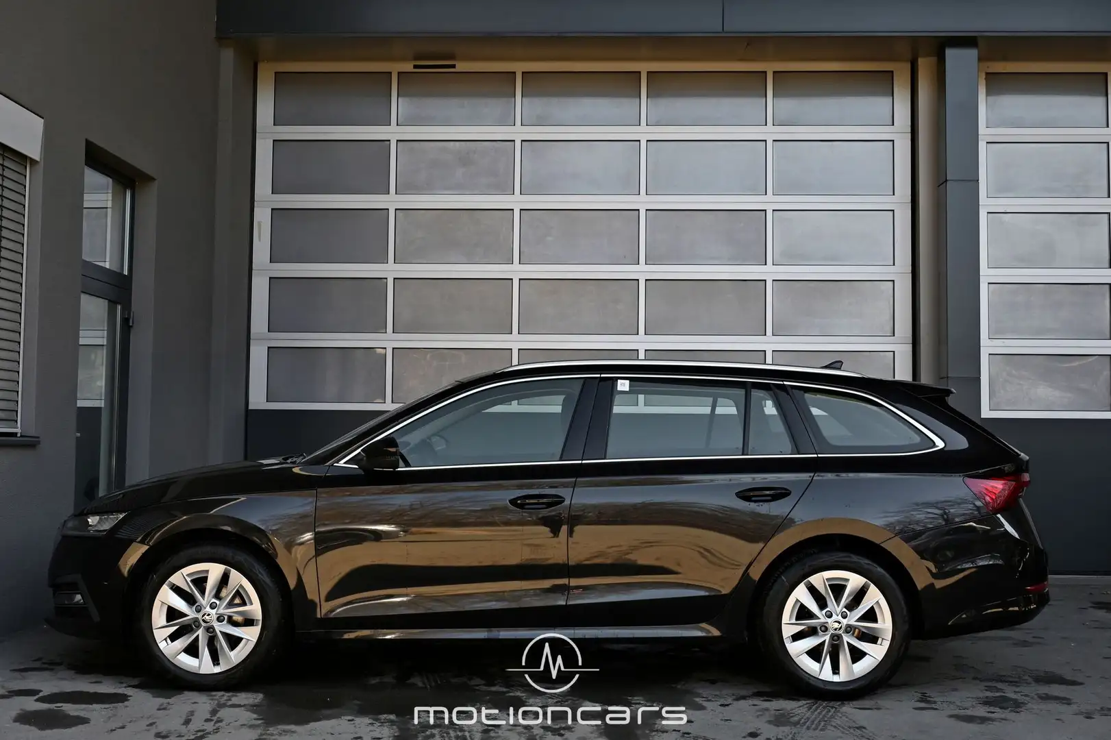 Vehicle image, number 6