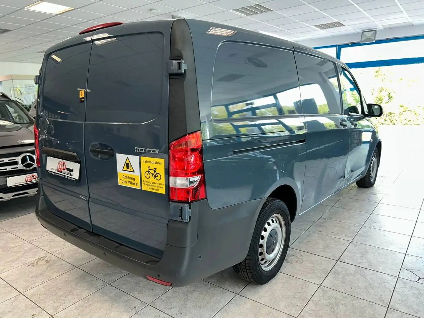 Vehicle image, number 4