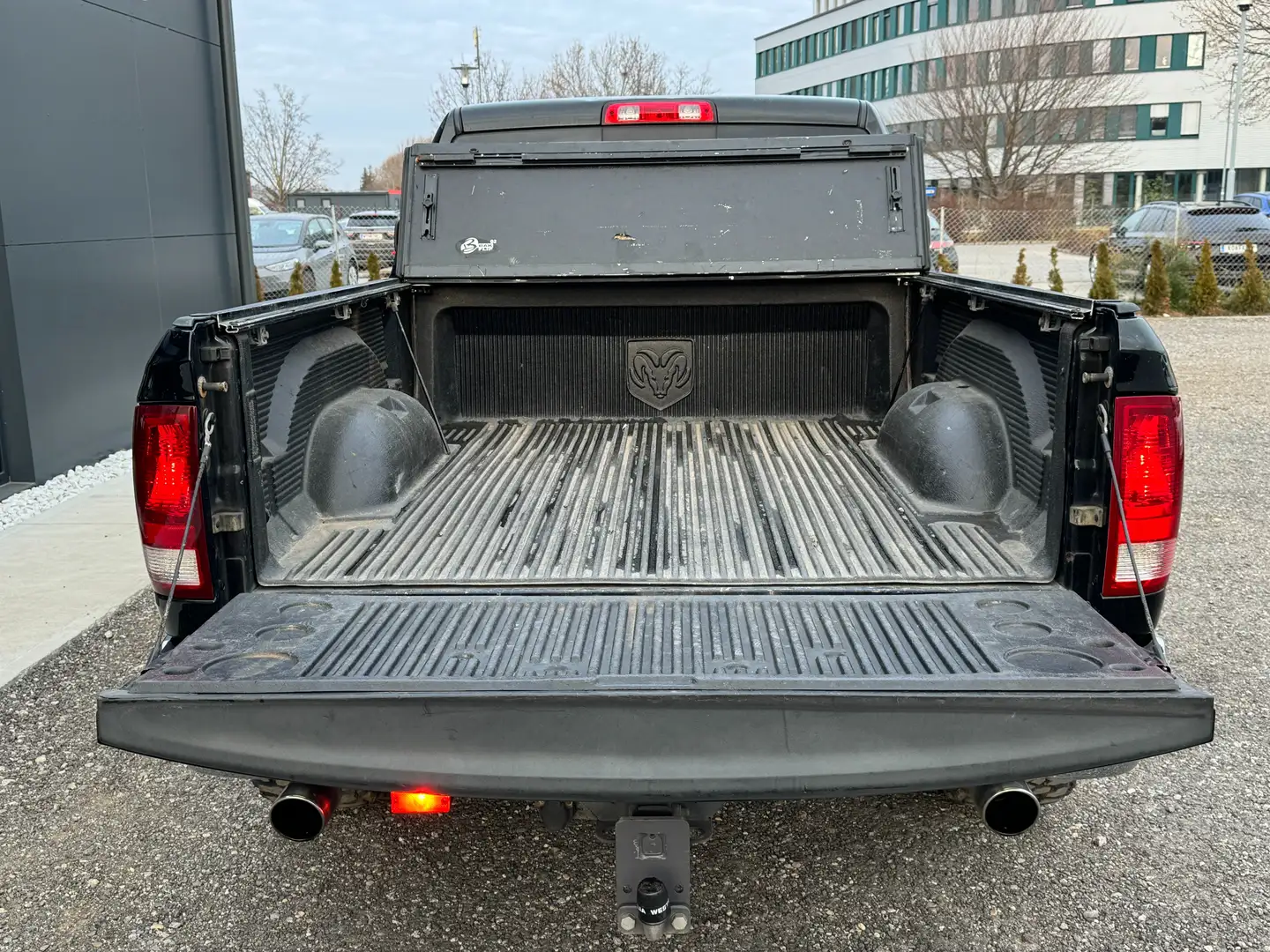 Vehicle image, number 6