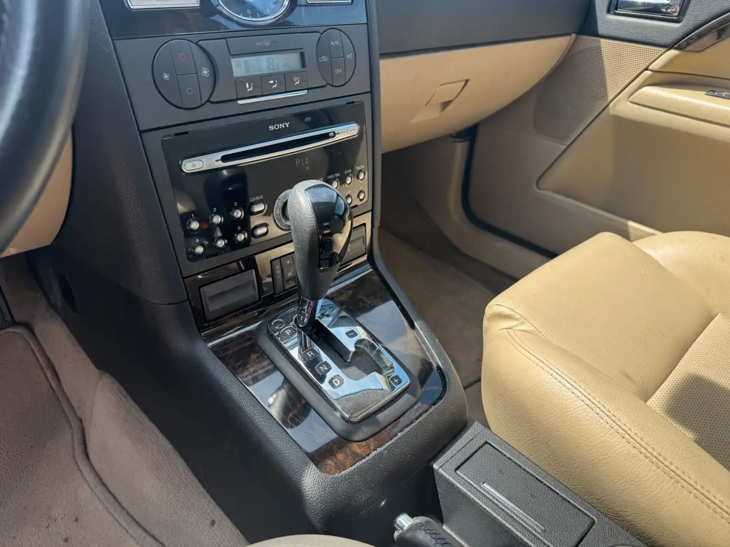 Vehicle image, number 9