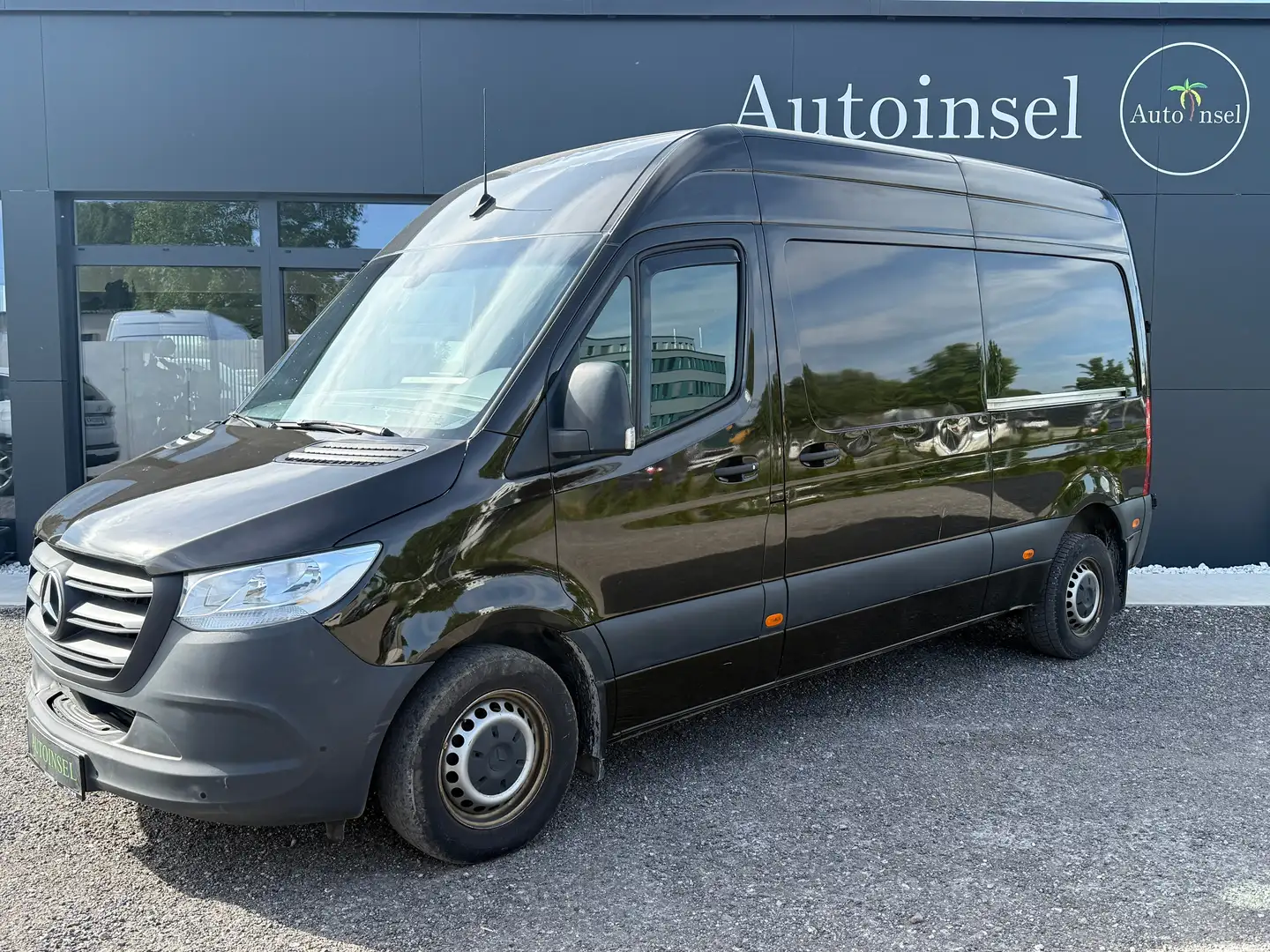 Vehicle image, number 2
