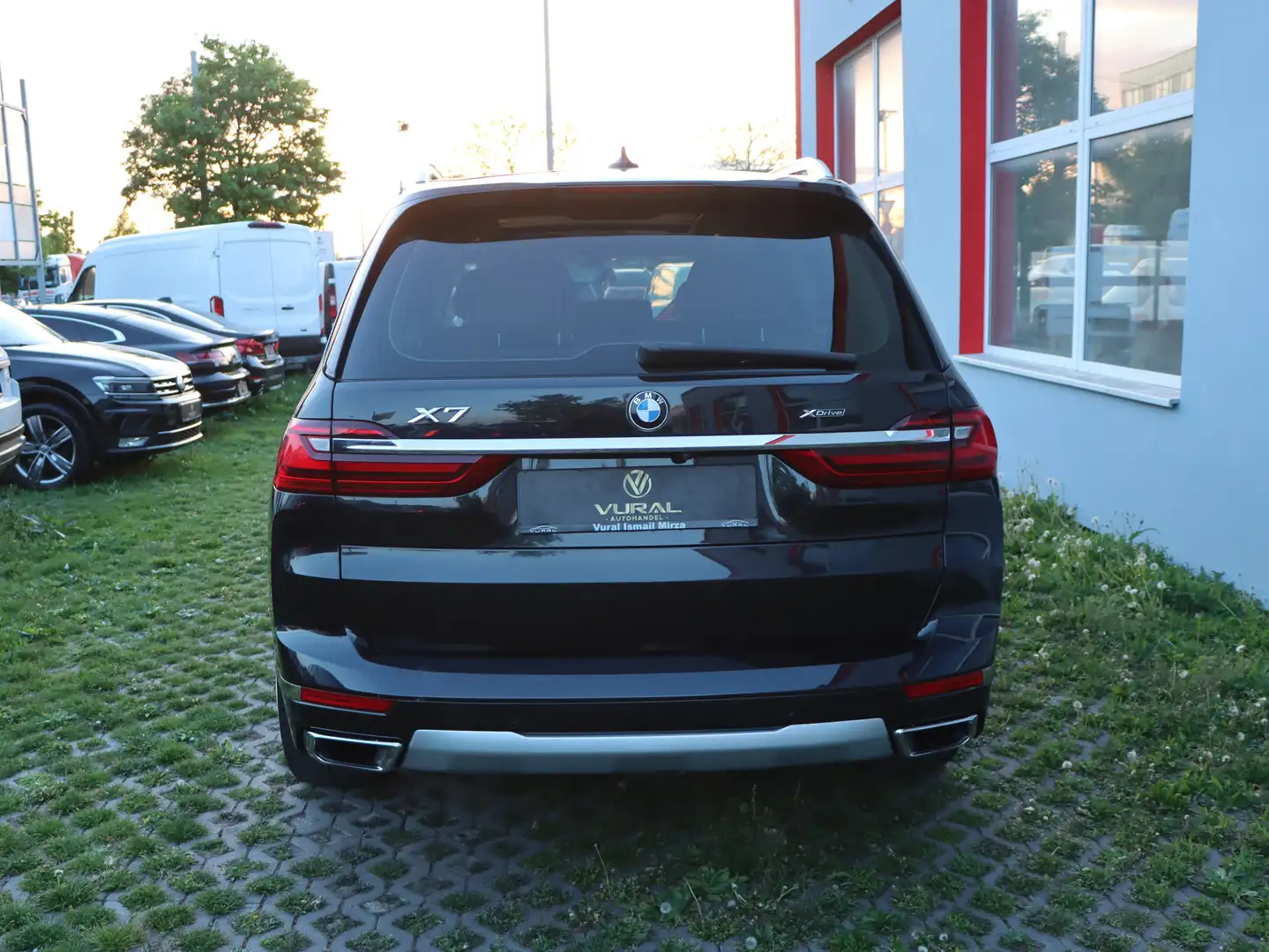 Vehicle image, number 6