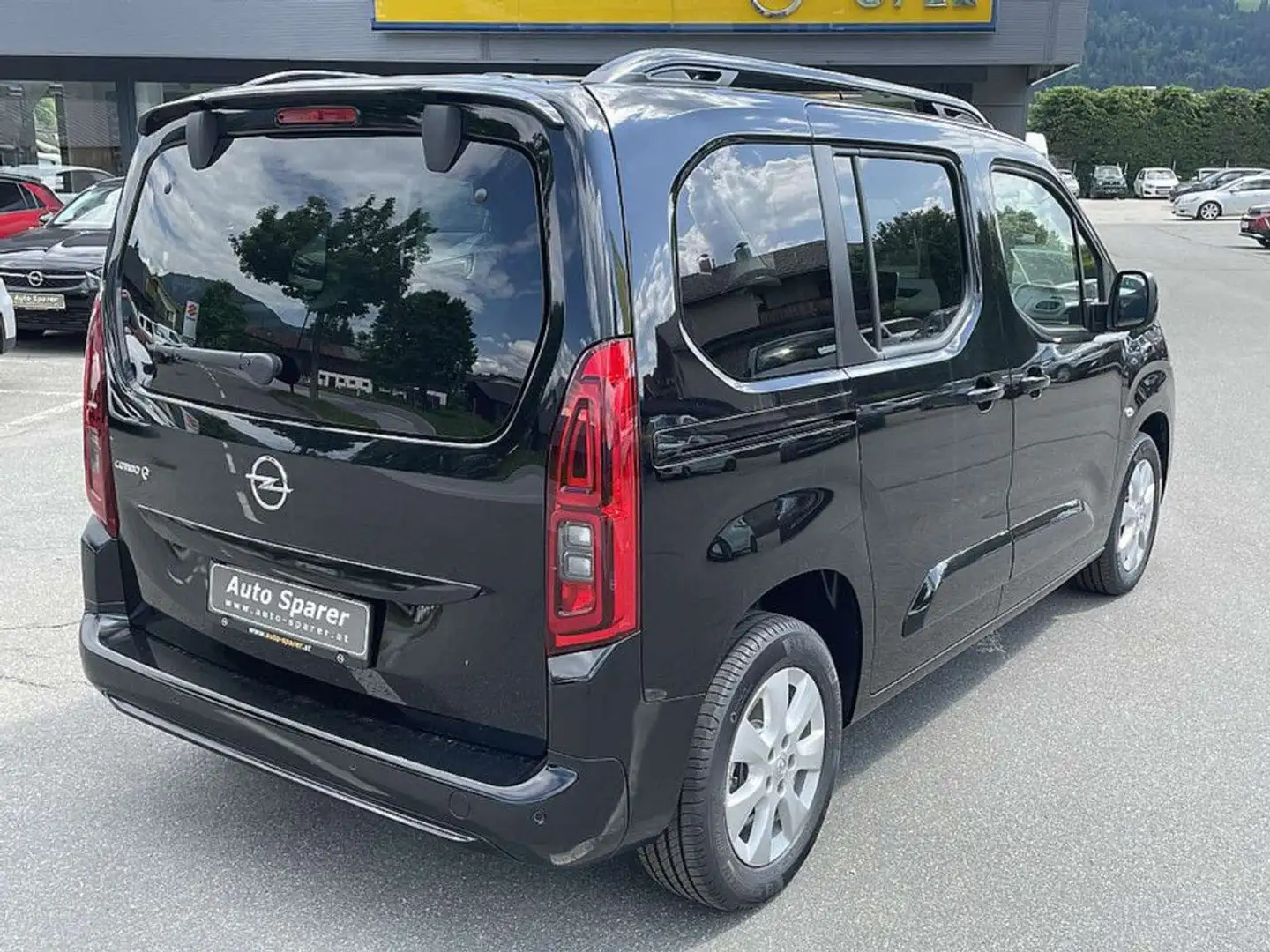Vehicle image, number 4