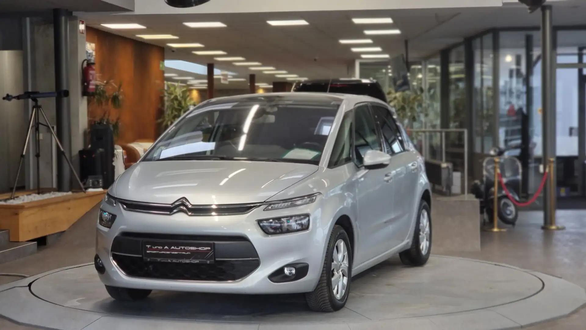 Vehicle image, number 1