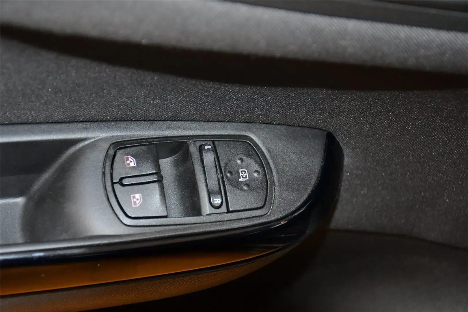 Vehicle image, number 10