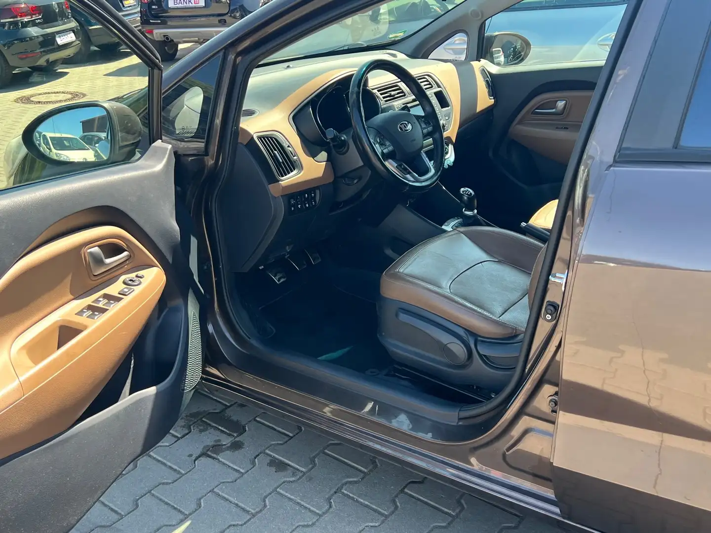 Vehicle image, number 9