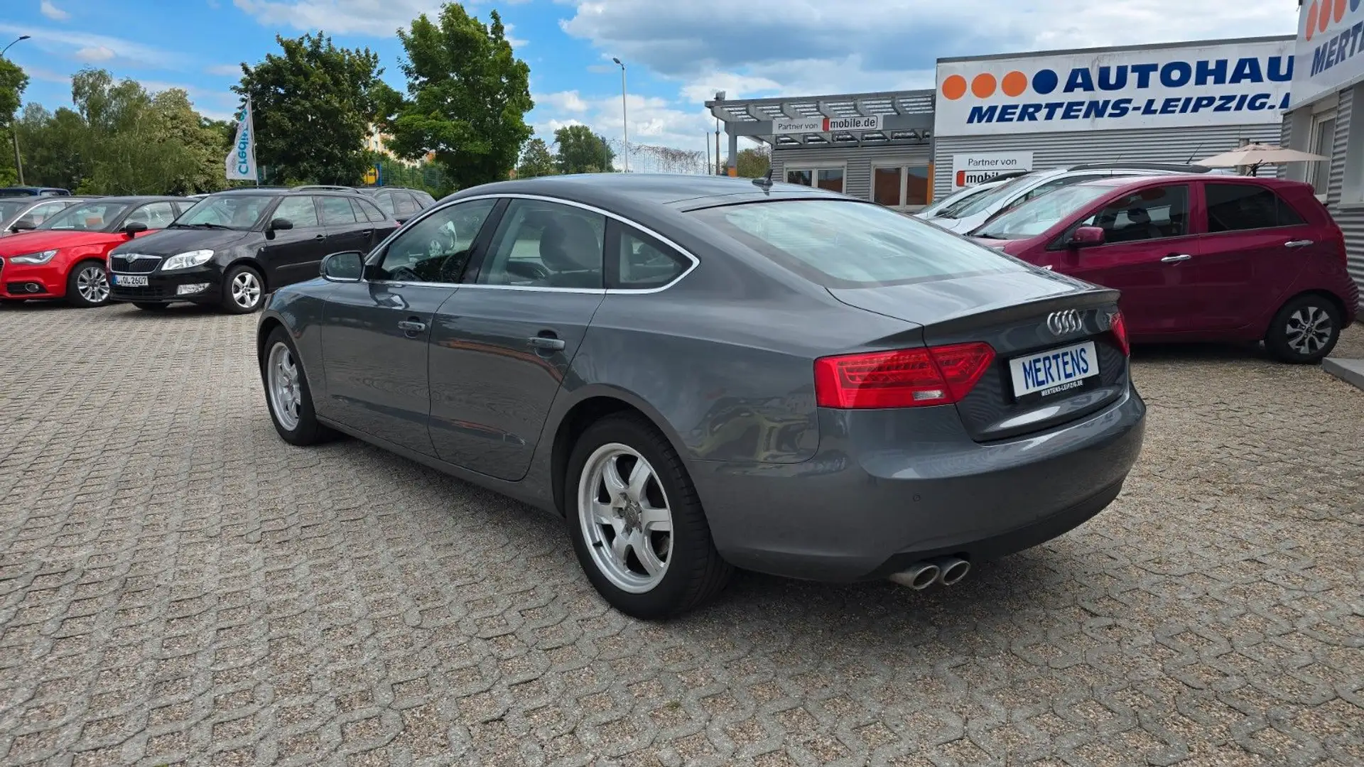 Vehicle image, number 2