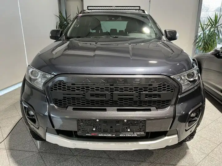 Additional image of the vehicle