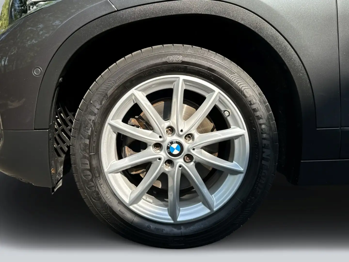 Vehicle image, number 10
