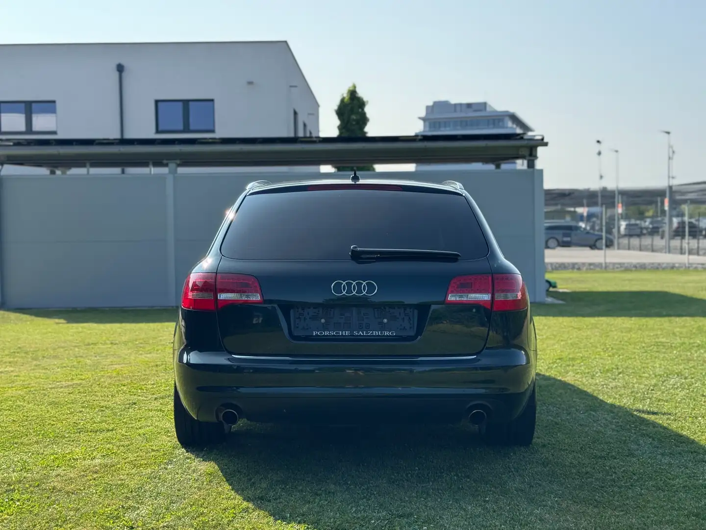 Vehicle image, number 9