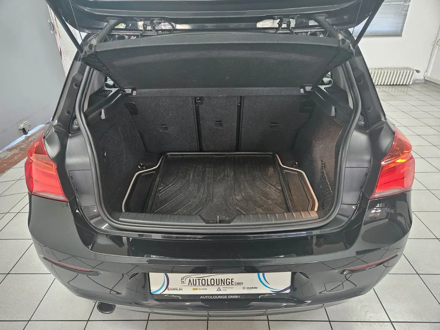 Vehicle image, number 8