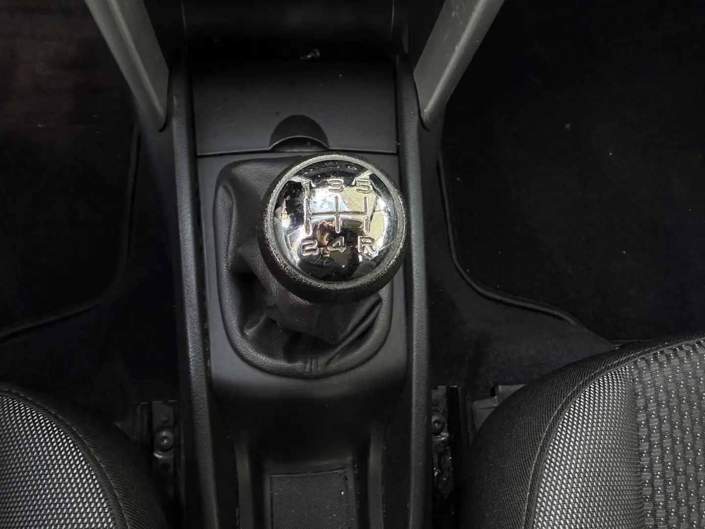 Vehicle image, number 13