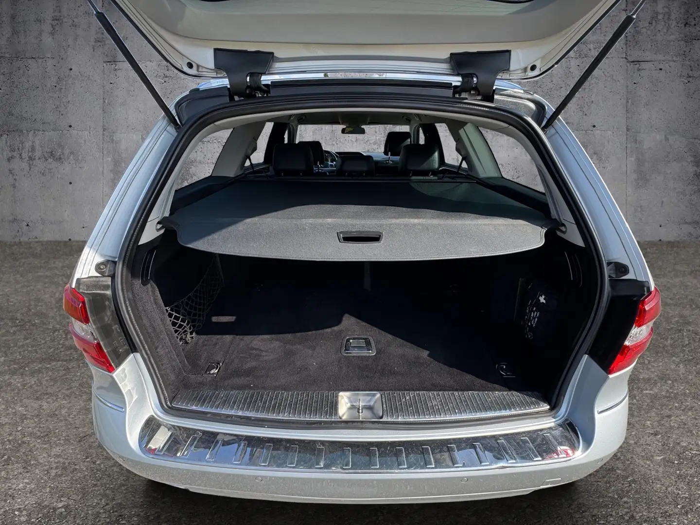 Vehicle image, number 12