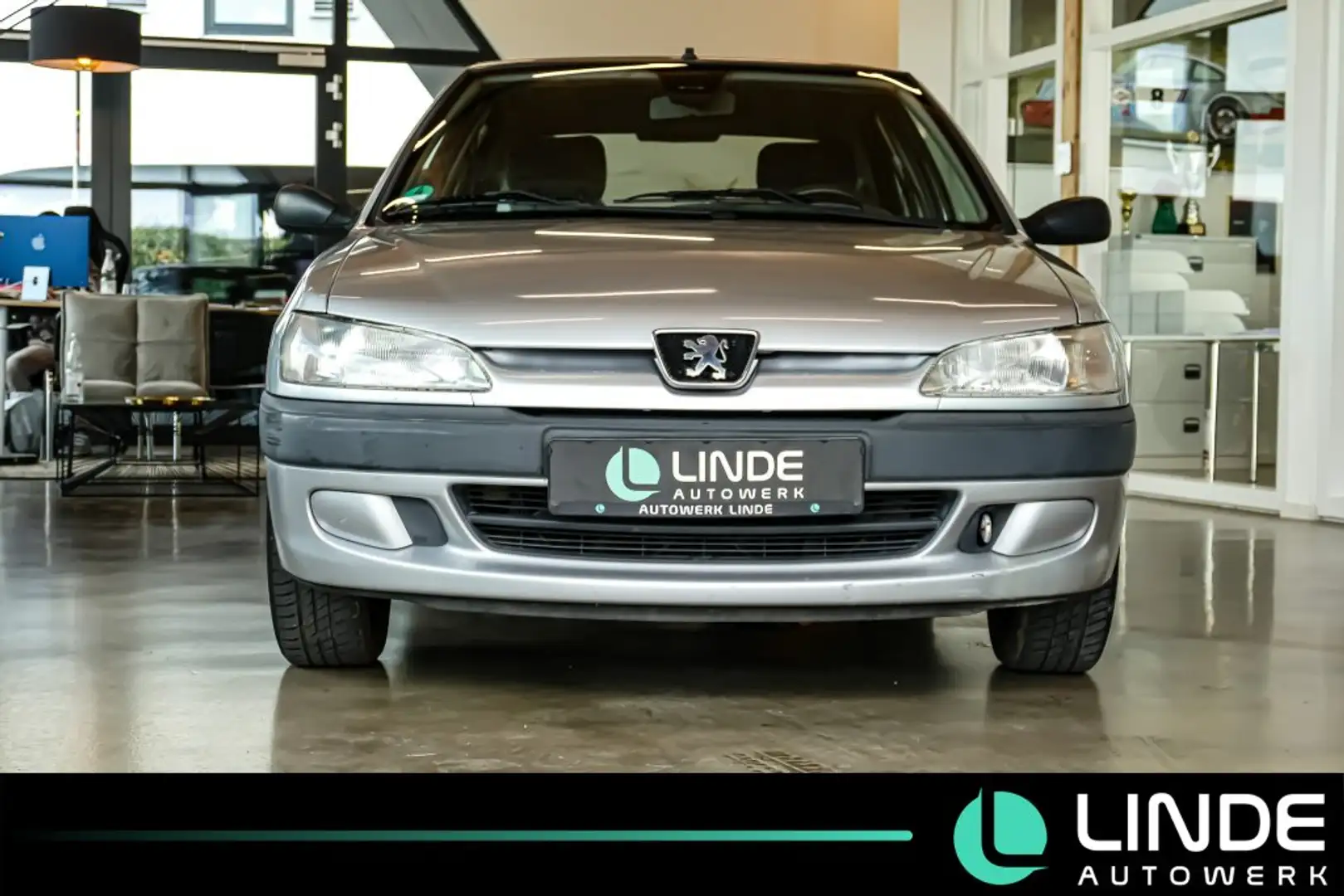 Vehicle image, number 7