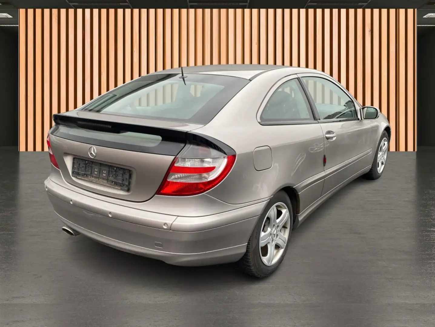 Vehicle image, number 9
