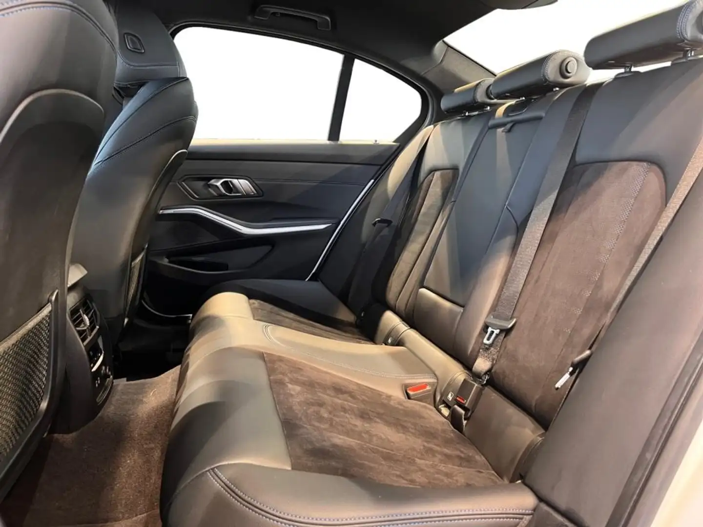 Vehicle image, number 9