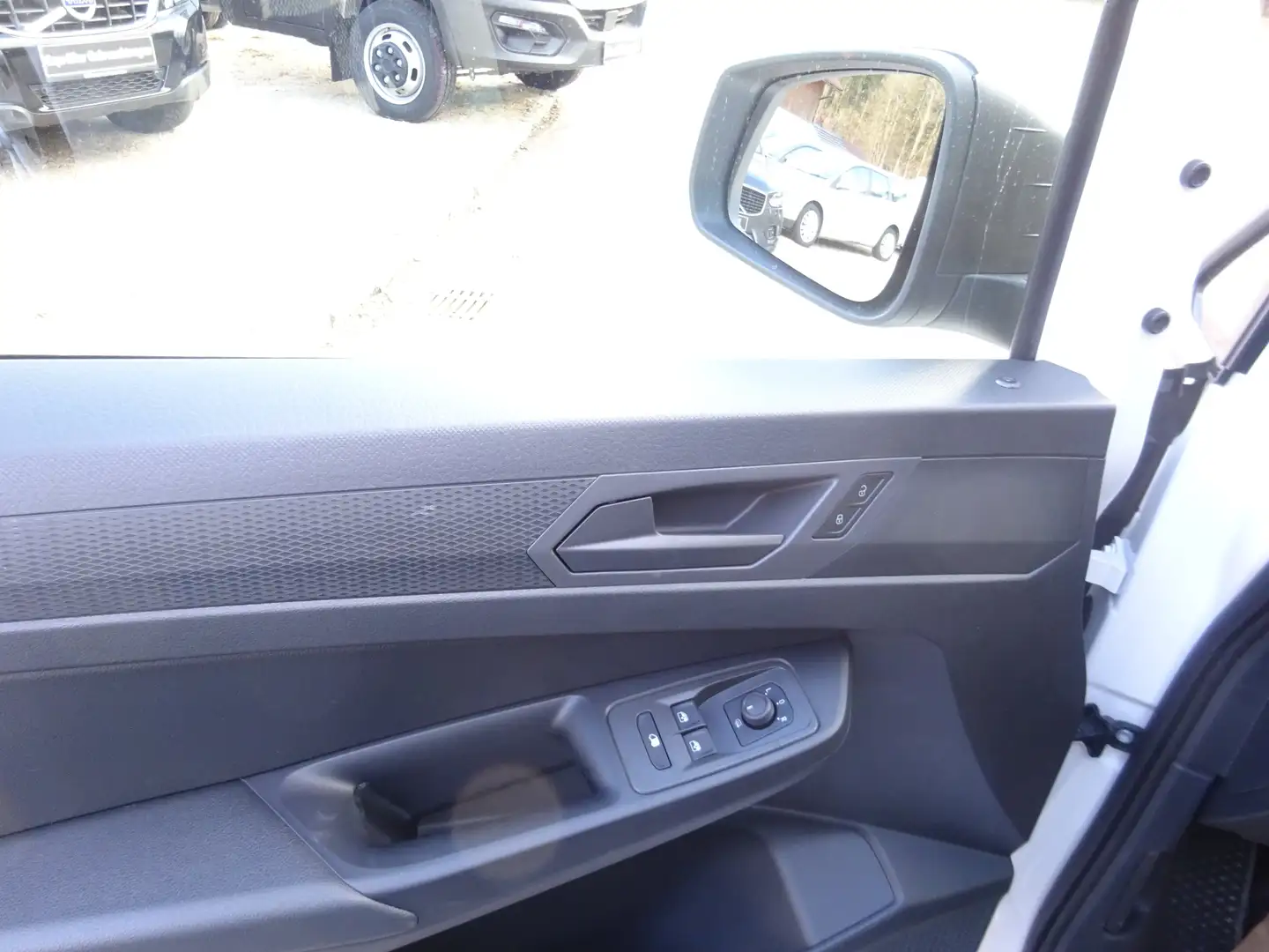 Vehicle image, number 10