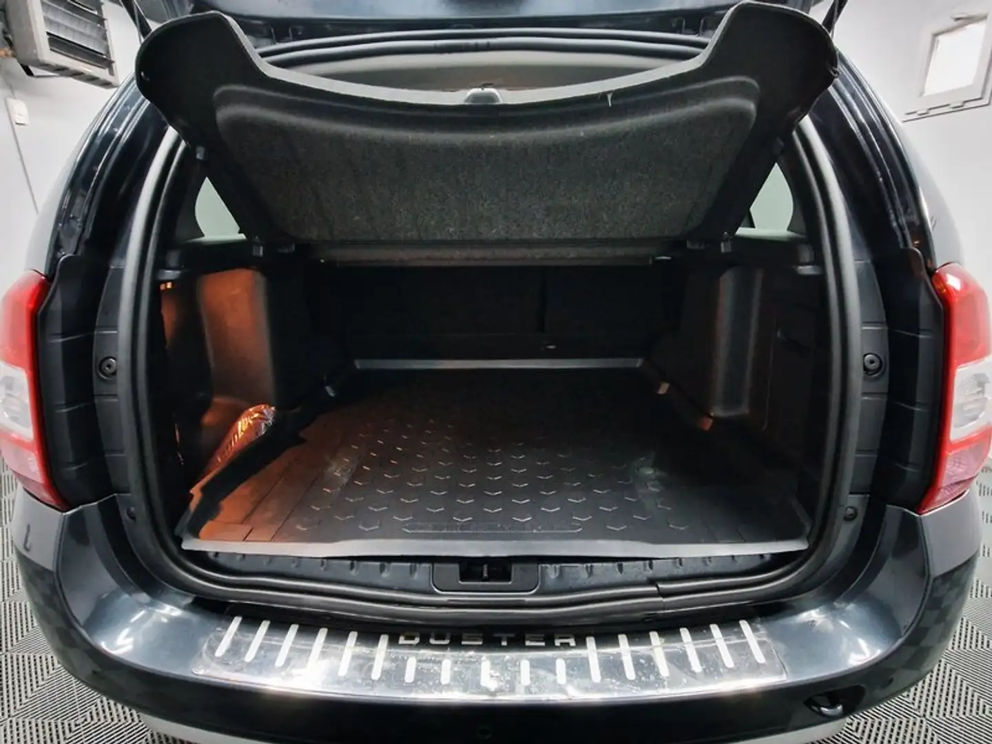 Vehicle image, number 8