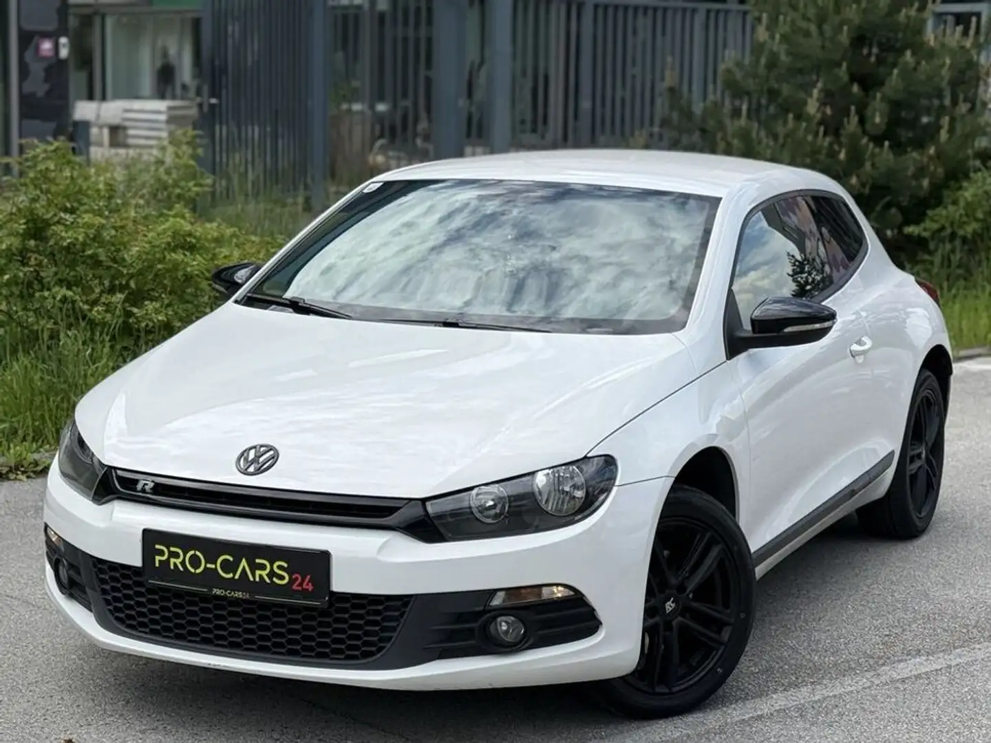 Vehicle image, number 12