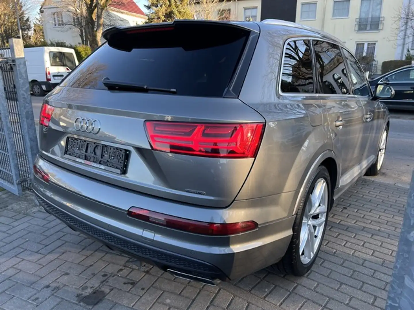 Vehicle image, number 6