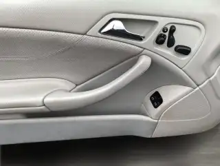 Vehicle image thumbnail, number 4