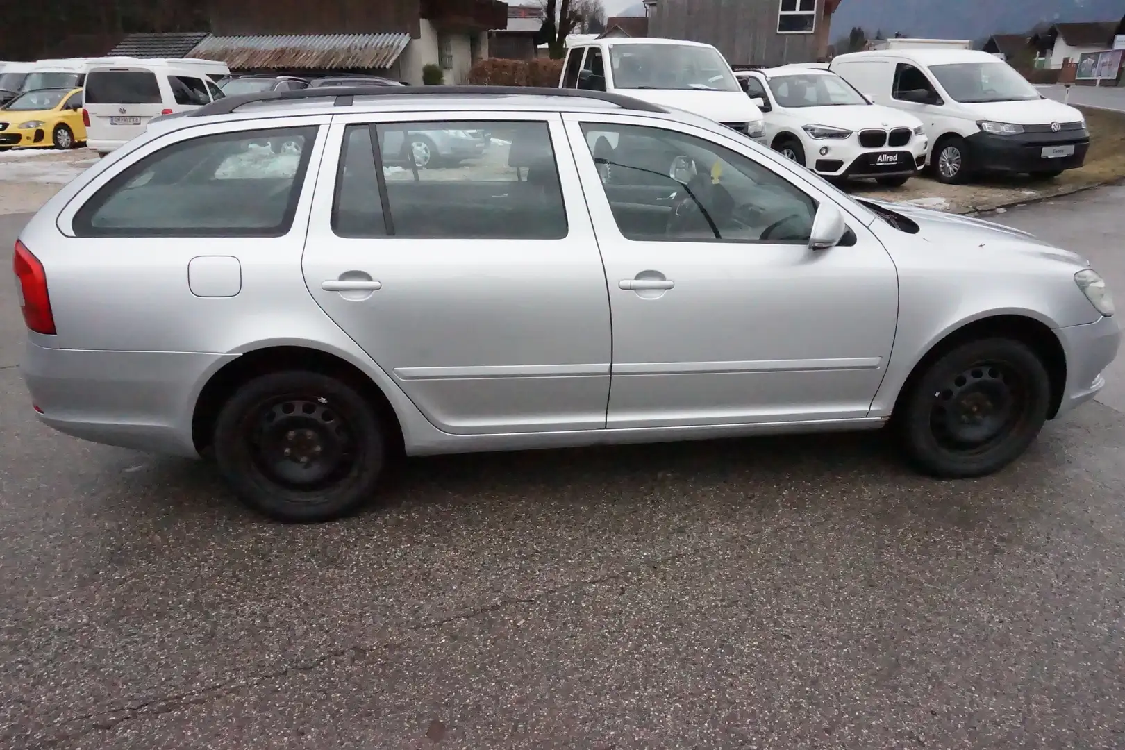Vehicle image, number 12