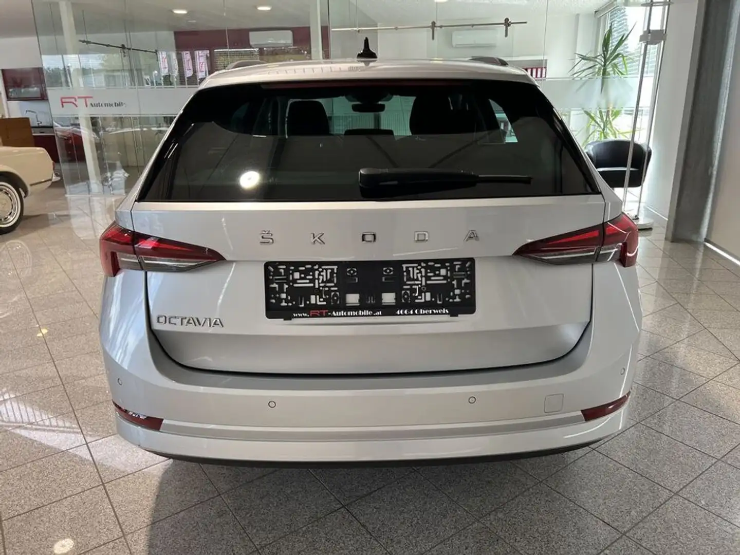 Vehicle image, number 4