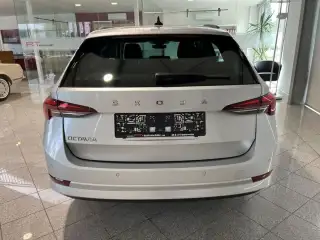 Vehicle image thumbnail, number 4