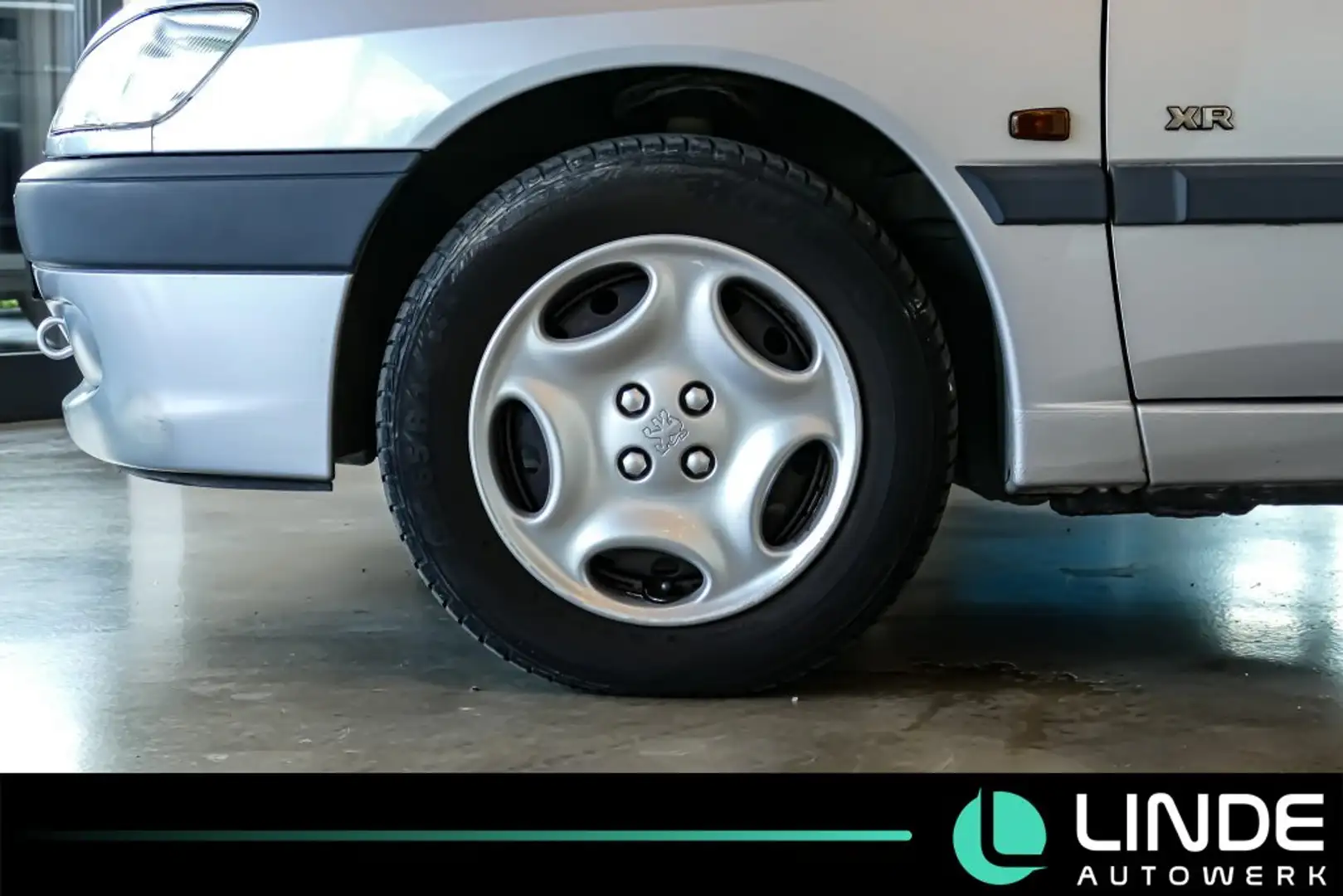 Vehicle image, number 3