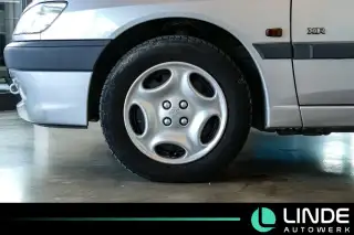 Vehicle image thumbnail, number 3