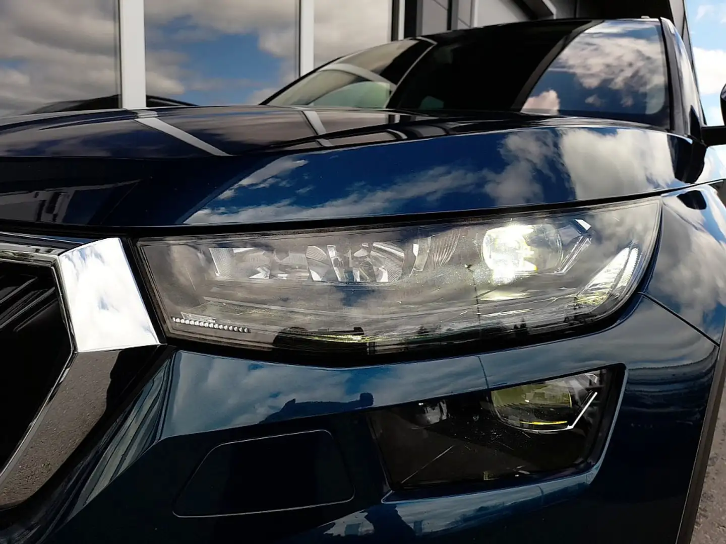Vehicle image, number 14