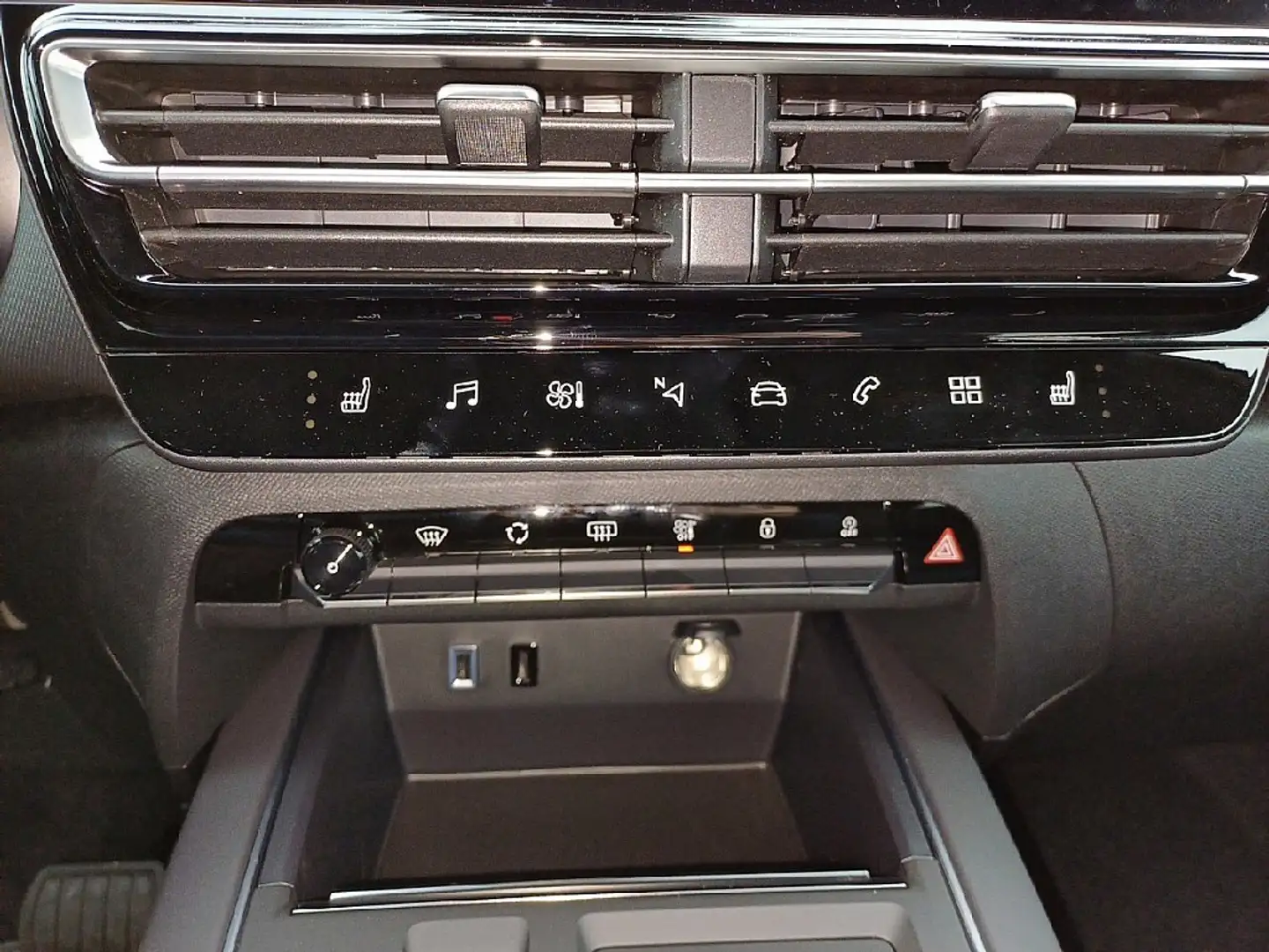 Vehicle image, number 13