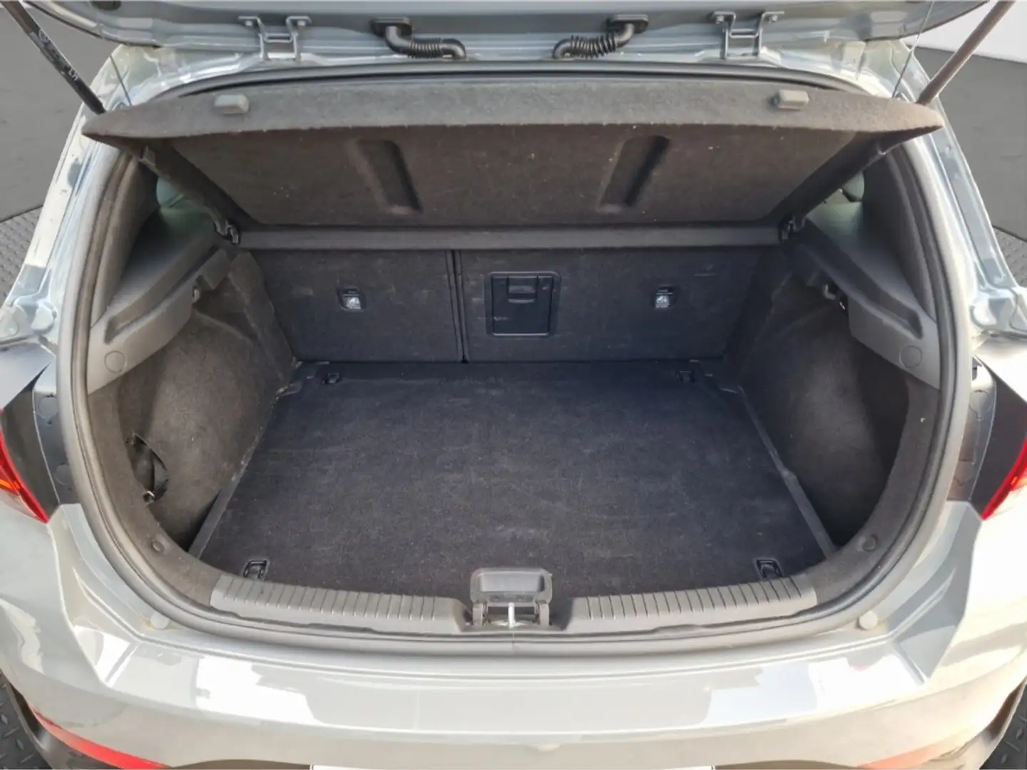 Vehicle image, number 9