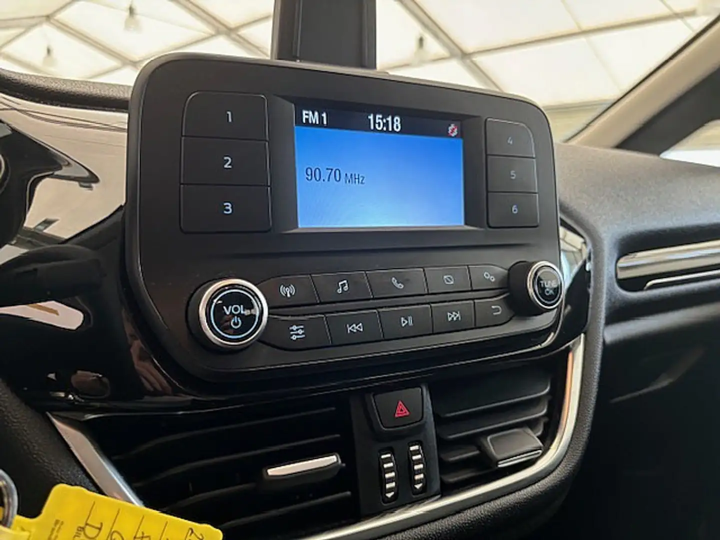 Vehicle image, number 7