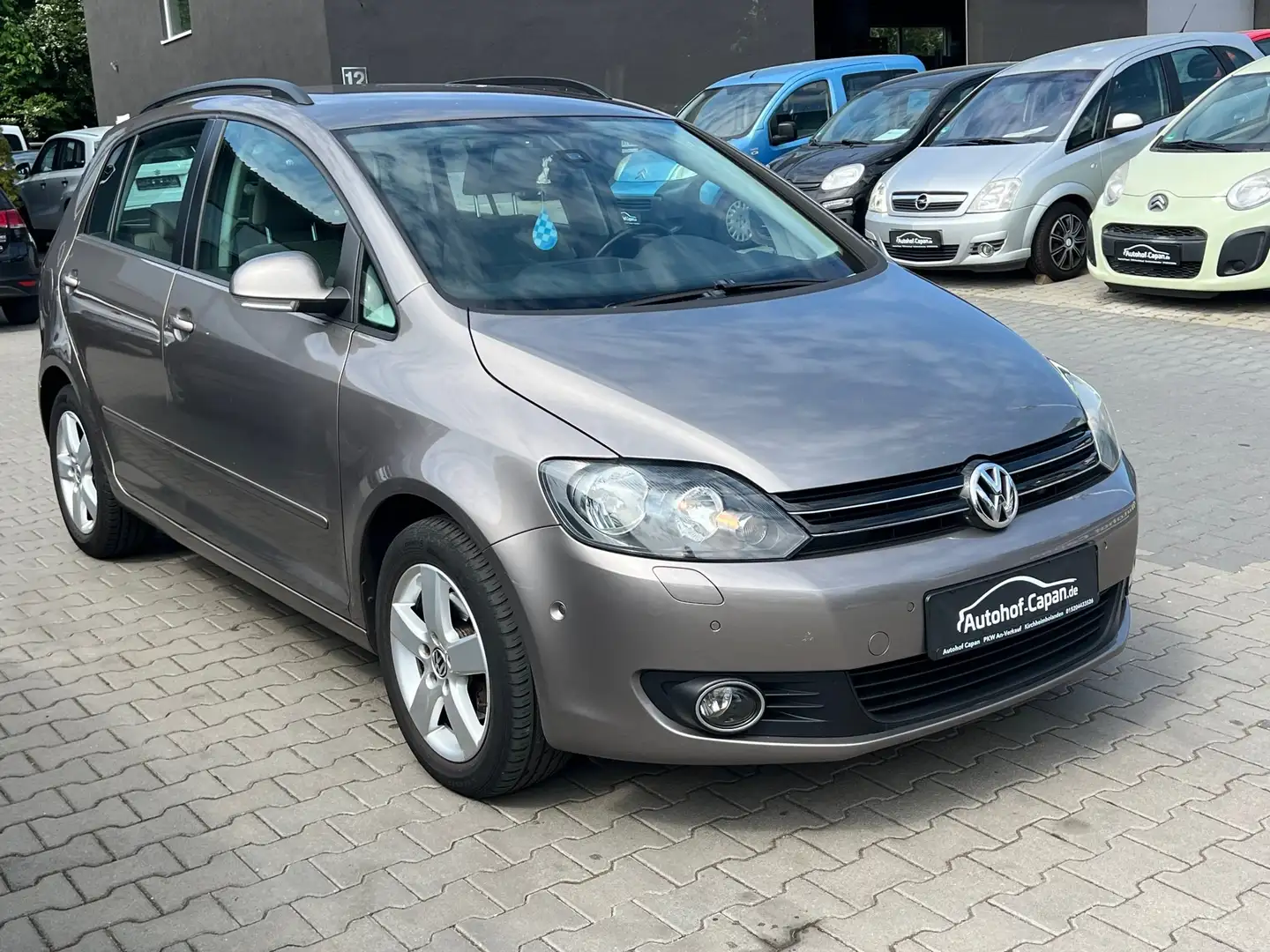 Vehicle image, number 3