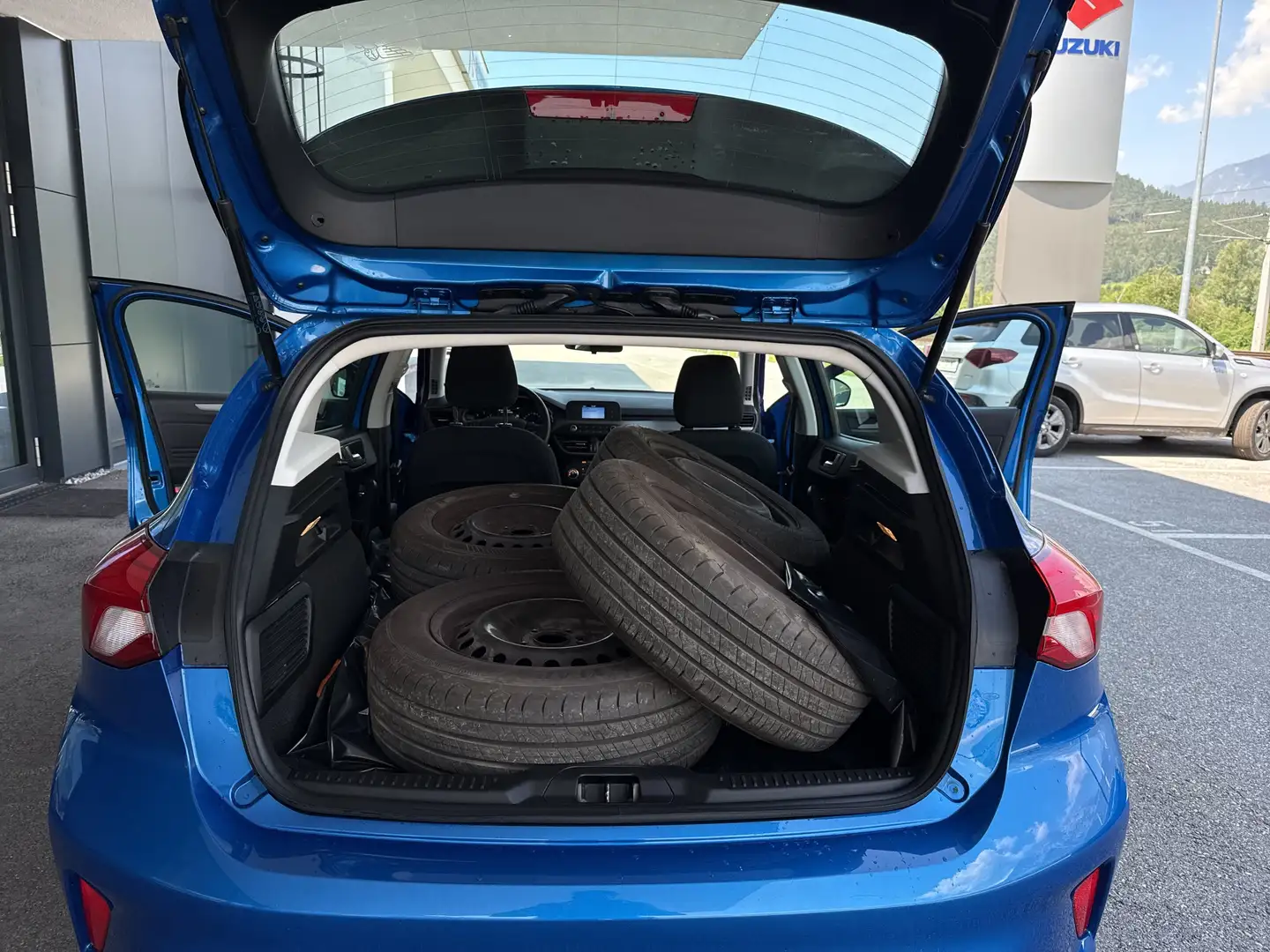 Vehicle image, number 10