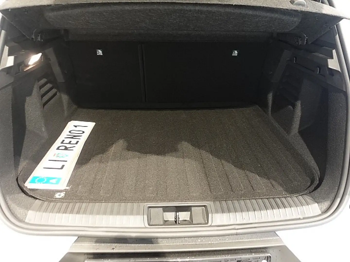 Vehicle image, number 6